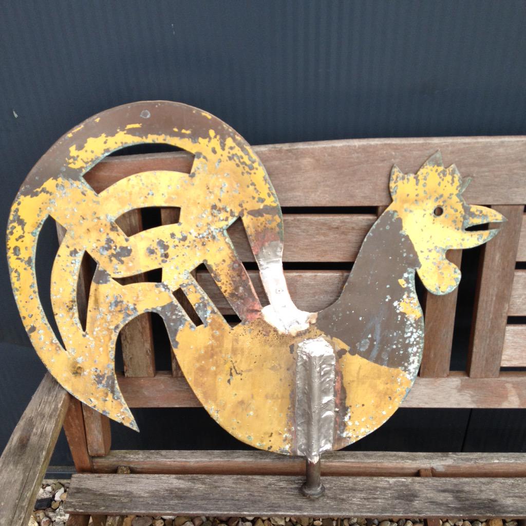 De haan gerepareerd, nog ff langs de schilder en hij kan het dorp weer wekken😏 #windwijzer #kerktoren