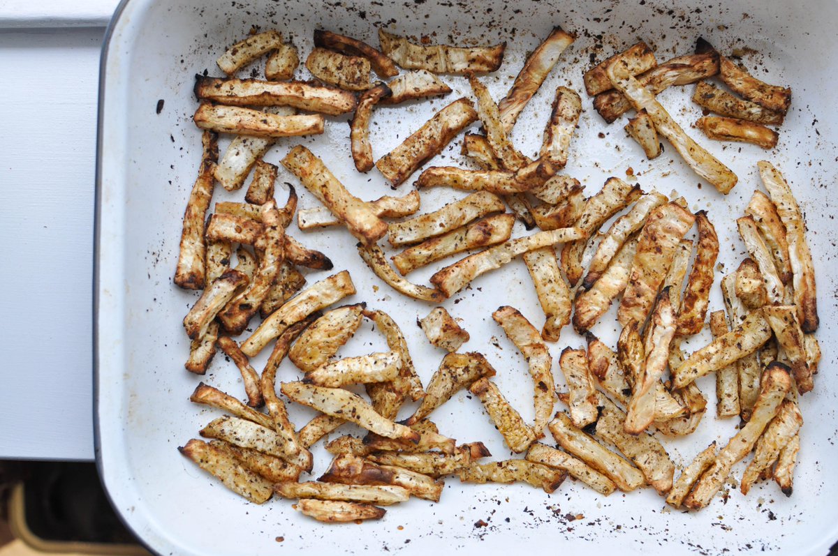 HemsleyHemsley's tweet photo. #CeleriacChips, perfect for dunking in #ProbioticKetchup! Both recipes in #TheArtOfEatingWell http://t.co/Oq7WYX68mS http://t.co/h36rZiyfsQ