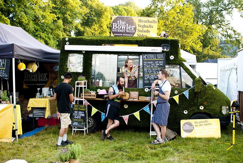 graffitobooks's tweet photo. Festival season is here, FOOD TRUCKIN' is out in Europe! http://t.co/uABKO9sh4C inc recipe from UK fave @TheBowlerUK http://t.co/E8XtBp1RNJ