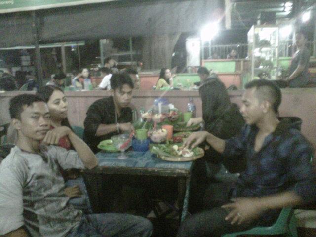 RianEnjoi's tweet photo. @liputan6dotcom buka bareng temen seperjuangan... http://t.co/zjnB0LkLTC