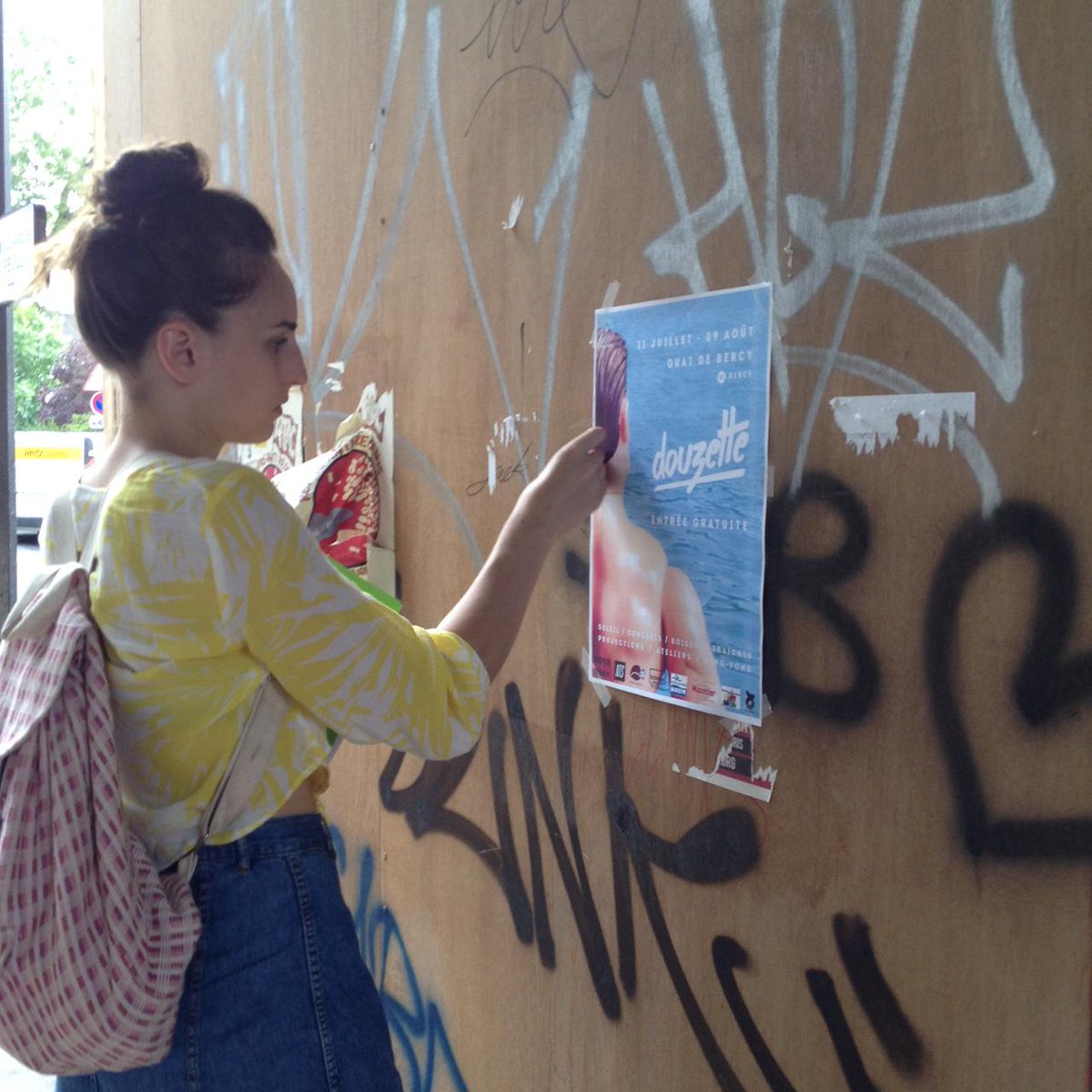 LaDouzette's tweet photo. #Douzette s'installe et s'affiche ! J-4 
#Onatrophâte #QuaisdeBercy http://t.co/FhlokWBj2s