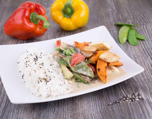 EatFirst_BER's tweet photo. Unser veganes Thai-Curry ist dank des mit neuen Rezeptes jetzt noch leckerer! http://t.co/7JI7bOfmUO http://t.co/LGZLOZI6Nr