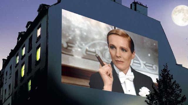 ParisJeTaime's tweet photo. Cinéma au Clair de Lune revient cet été avec 11 projections en plein air http://t.co/ZvVNqKUHtU #SummerinParis http://t.co/tP7EJt7D1w