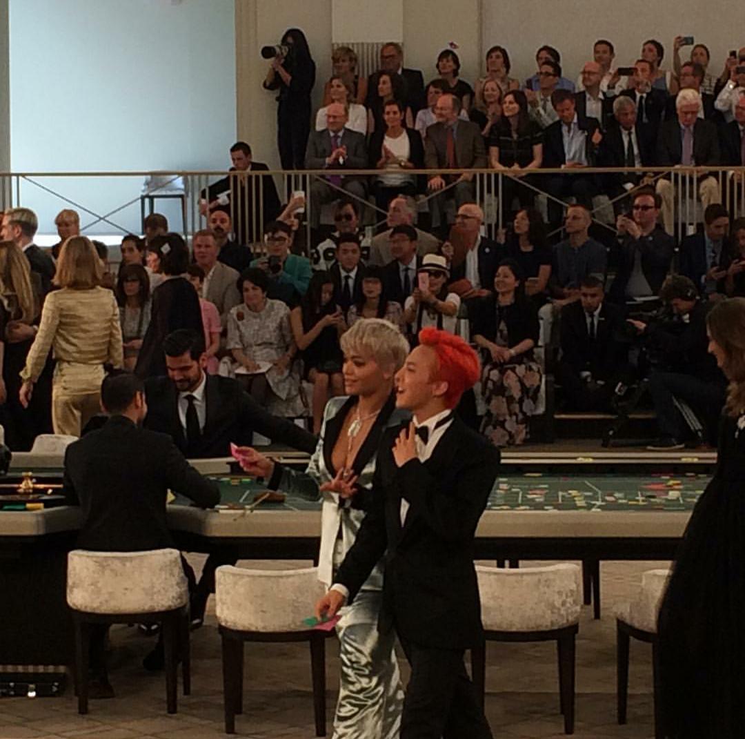 KIMJ1WON's tweet photo. GD with Rita Ora! 😉👍
#CHANELHAUTECOUTURE http://t.co/DJttErZoYl