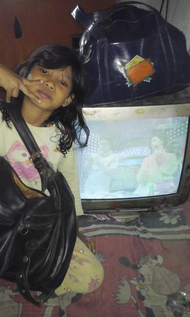 Novi_indah03's tweet photo. @IndosiarID @DT3rongShowID 
Pngan pulng ke Tegal 
Udah 5 tahun gak pulng,mau ketemu nenek yang diTegal 
#T3rongMudik http://t.co/3kz9lGMG2W