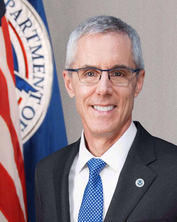 DHS_Pride's tweet photo. Peter Neffenger sworn in as new @TSA administrator http://t.co/6rNerrm6xz http://t.co/mSYiTVNdt3