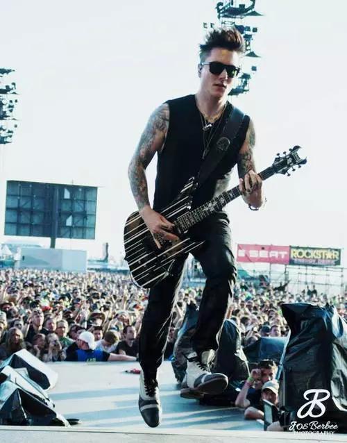 Happy Birthday Synyster Gates!! 