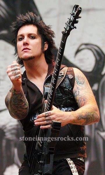 Happy Birthday Synyster Gates you big slice of perfect. 