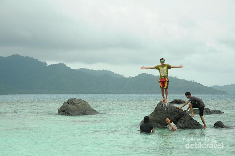 detikTravel's tweet photo. Ayo Wisata ke Pulau Anak Krakatau di Lampung! http://t.co/FnA6yydf5E http://t.co/PepMo4Burg