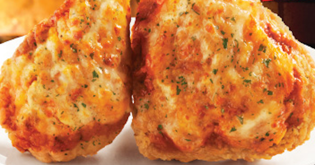 wtfav's tweet image. KFC&apos;s newest product is some pizza-chicken wing hybrid thing bzfd.it/1RiEHqt