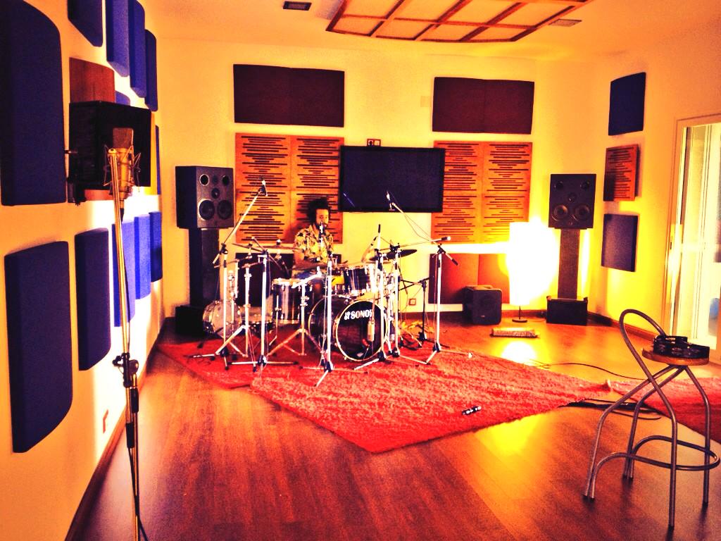 Guille_M_Y's tweet photo. Grabando en #VMstudio con Carlos Martos para el nuevo disco de @DiVansOficial gracias @sonor_drums @Euromusicafersa http://t.co/0INQm2og5t