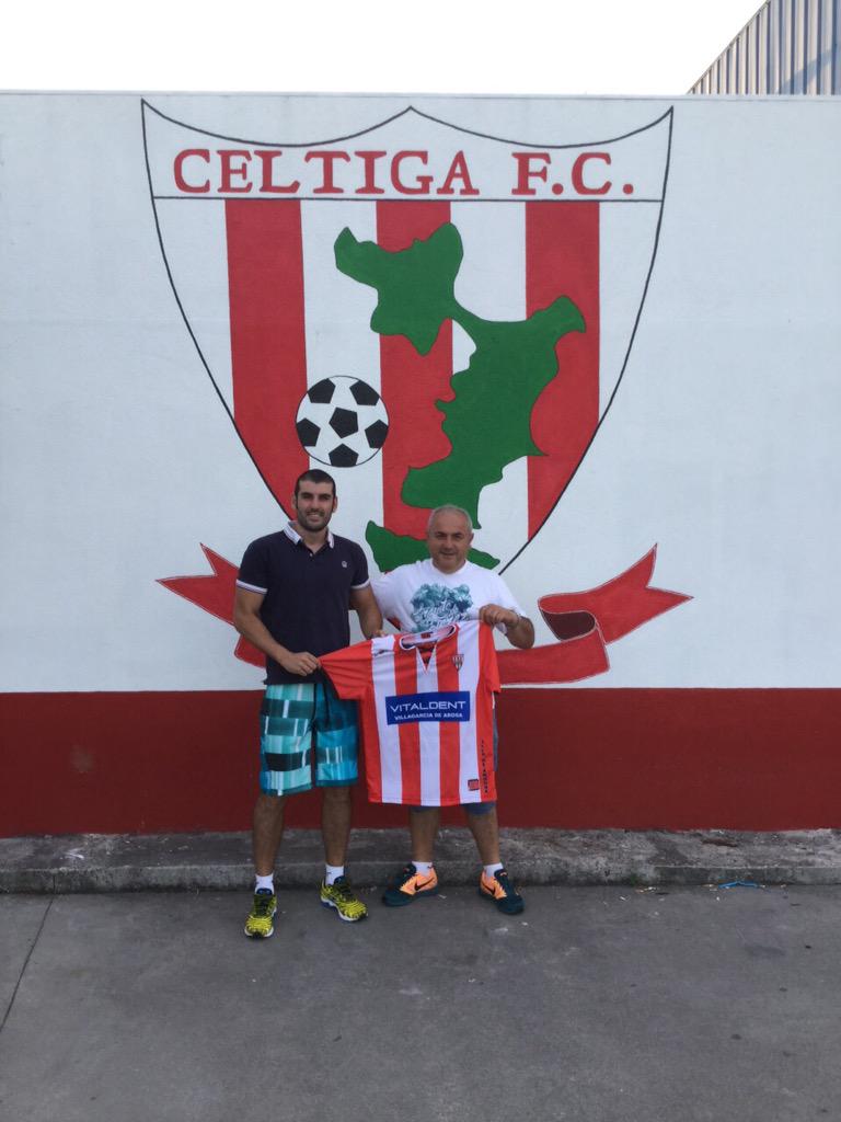 Adrian Arias (27), central ex do Villalonga F.C. firma para a próxima tempada.