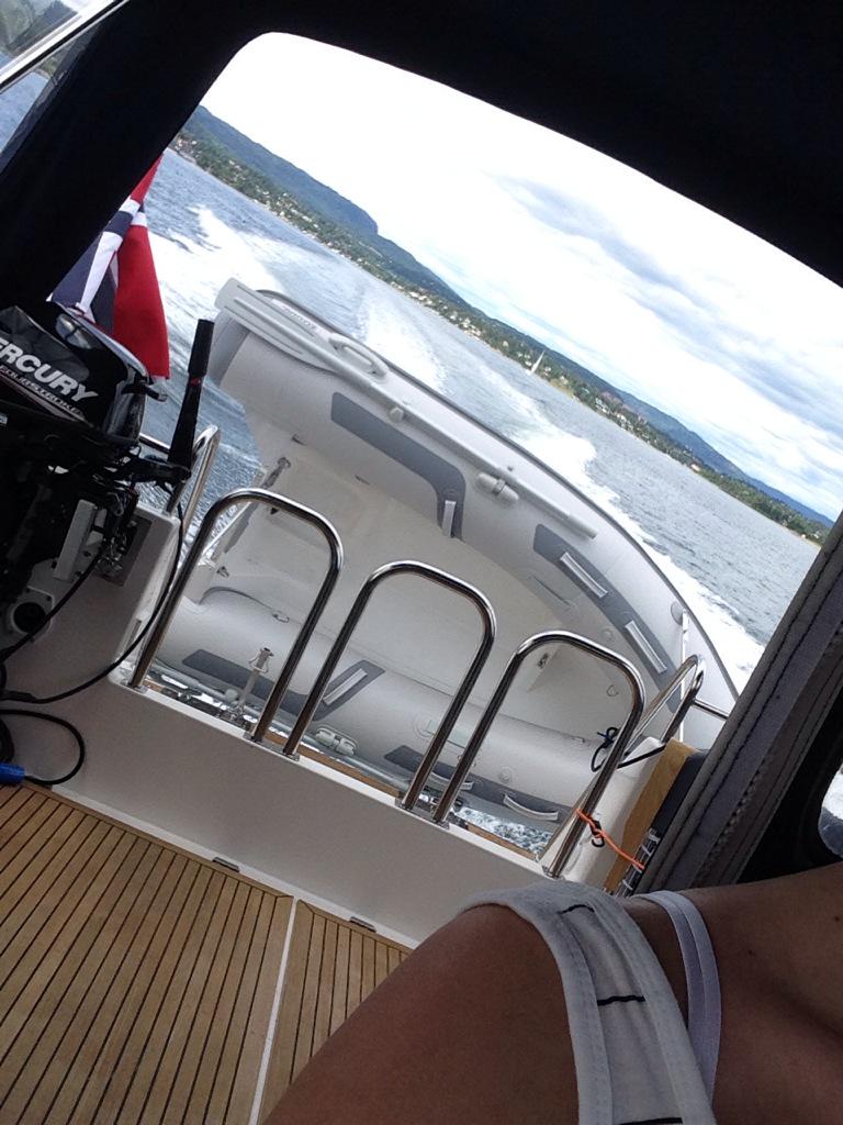Tyggbar's tweet photo. Omw to meet mermaids and get my tan on. See you guys in 7 days ! #boatlifebestlife http://t.co/ahNuBa43HT