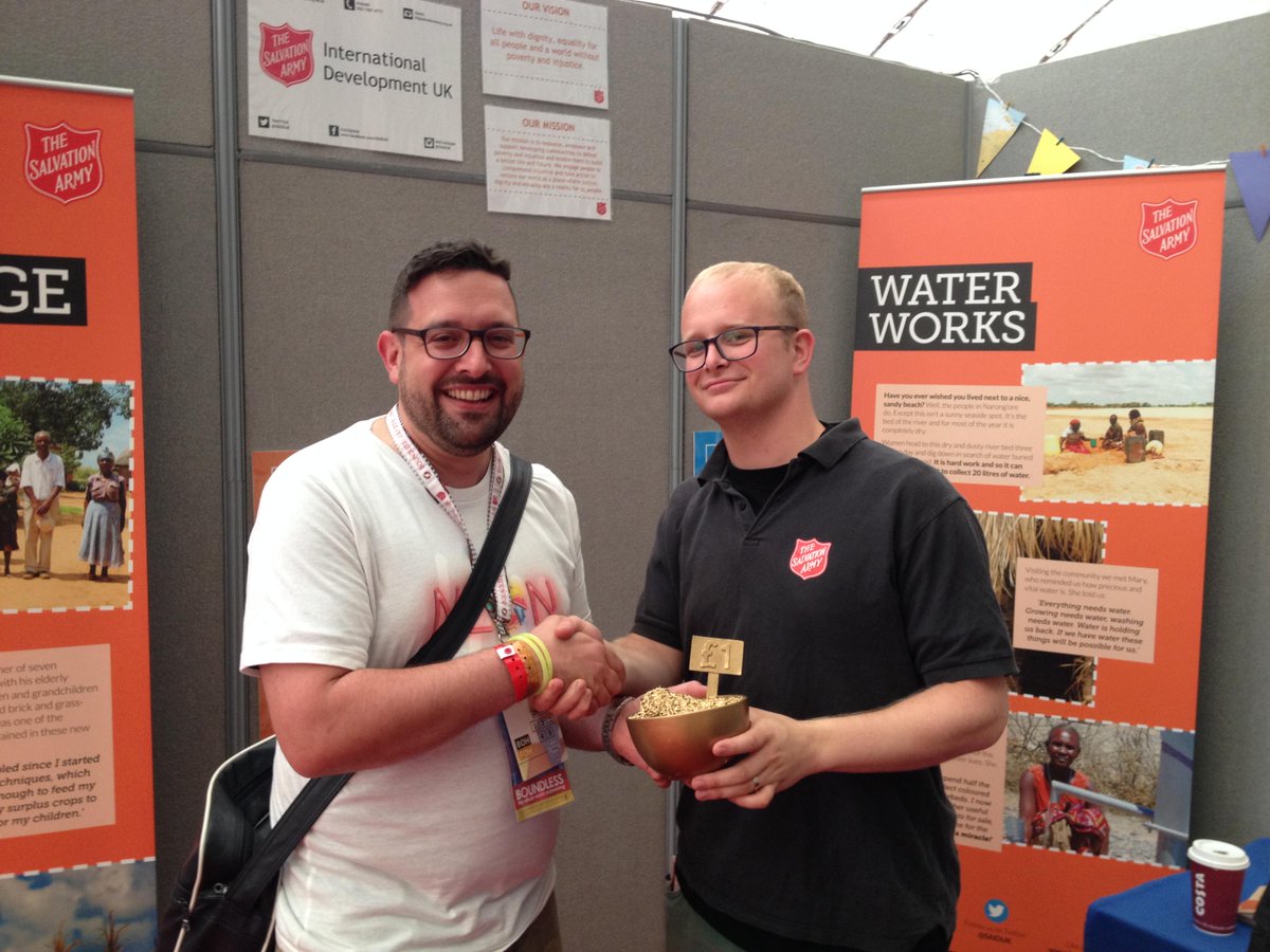 Darren (from last year's winning team, <a href="/ALOVENW/">SA Youth NW & NW</a>) passes the #BattleOfTheDivisions trophy to Central South DYO Nathan!