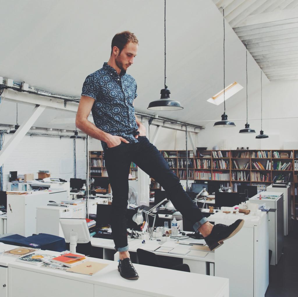 UKGap's tweet photo. French architect Romain Costa wears his Gap geometric print shirt and skinny jeans. #Styldby http://t.co/7KyCj7od87 http://t.co/5mEs7Y5UAb