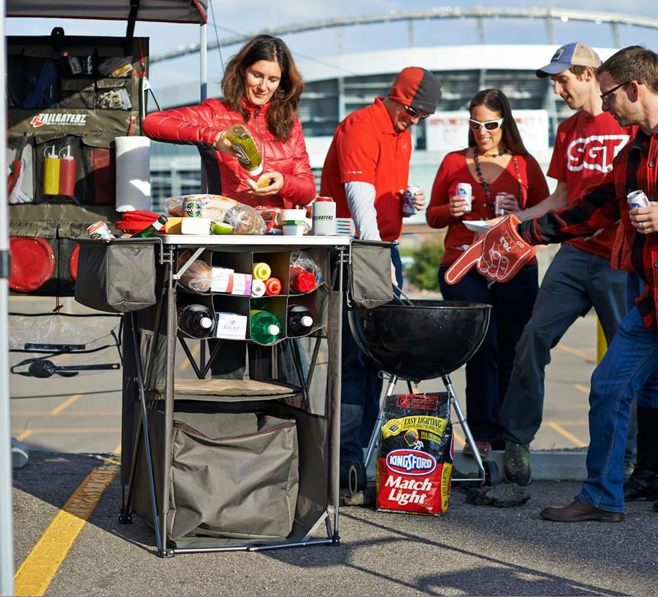 TailgatingChall's tweet photo. RT and FOLLOW now to enter to win a Tailgating Tavern. The ultimate On-The-Go party station courtesy @TailgaterzGear http://t.co/NAhFtBawHw
