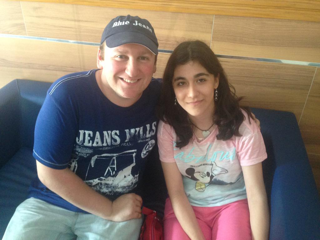 FranciscodPaula's tweet image. Ya estamos con la ganadora @MelodyJonatika del #bluetest que pasará con nosotros el día en la #BlueOnTheRoad