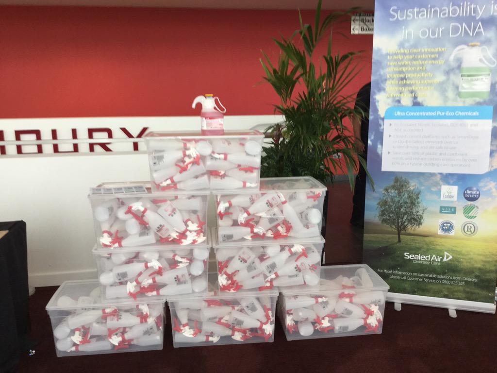 DiverseyUKI's tweet image. Want to know how many spray bottles you can get from 1bottle of #Smartdose? This many!! #GCIR2015