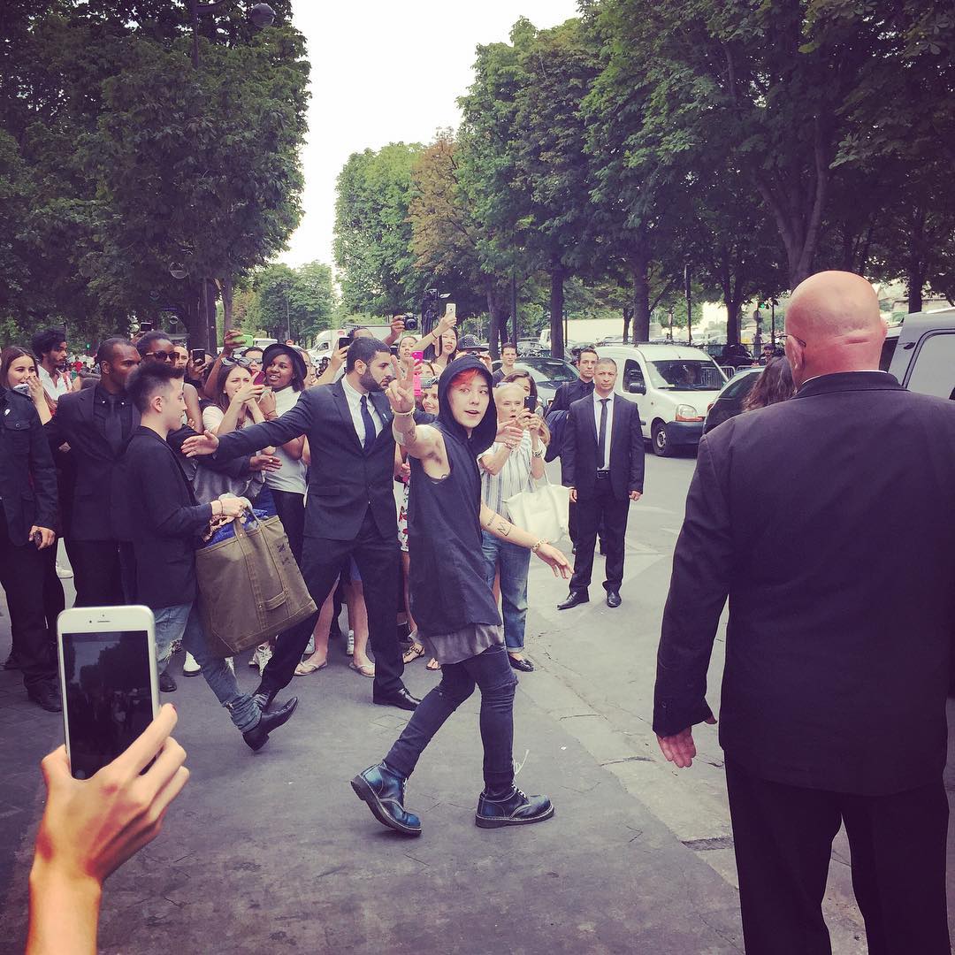 [7/7/15][Pho] GD tại show thời trang Chanel ở Paris CJUGR5aUsAAOqJr