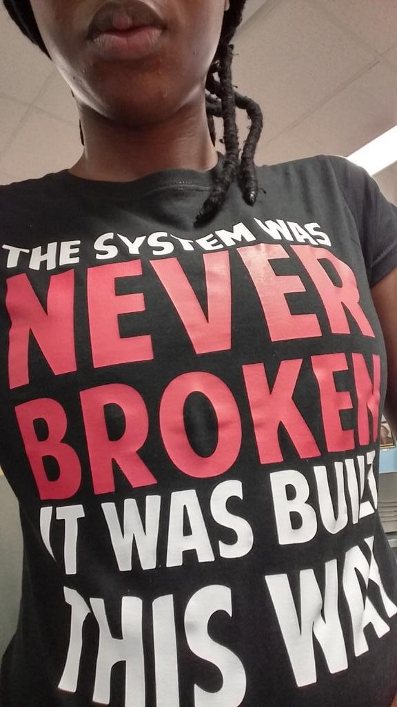 aROSEthatGREW's tweet photo. ✊ #itwasbuiltthisway http://t.co/NARHwc1gGc