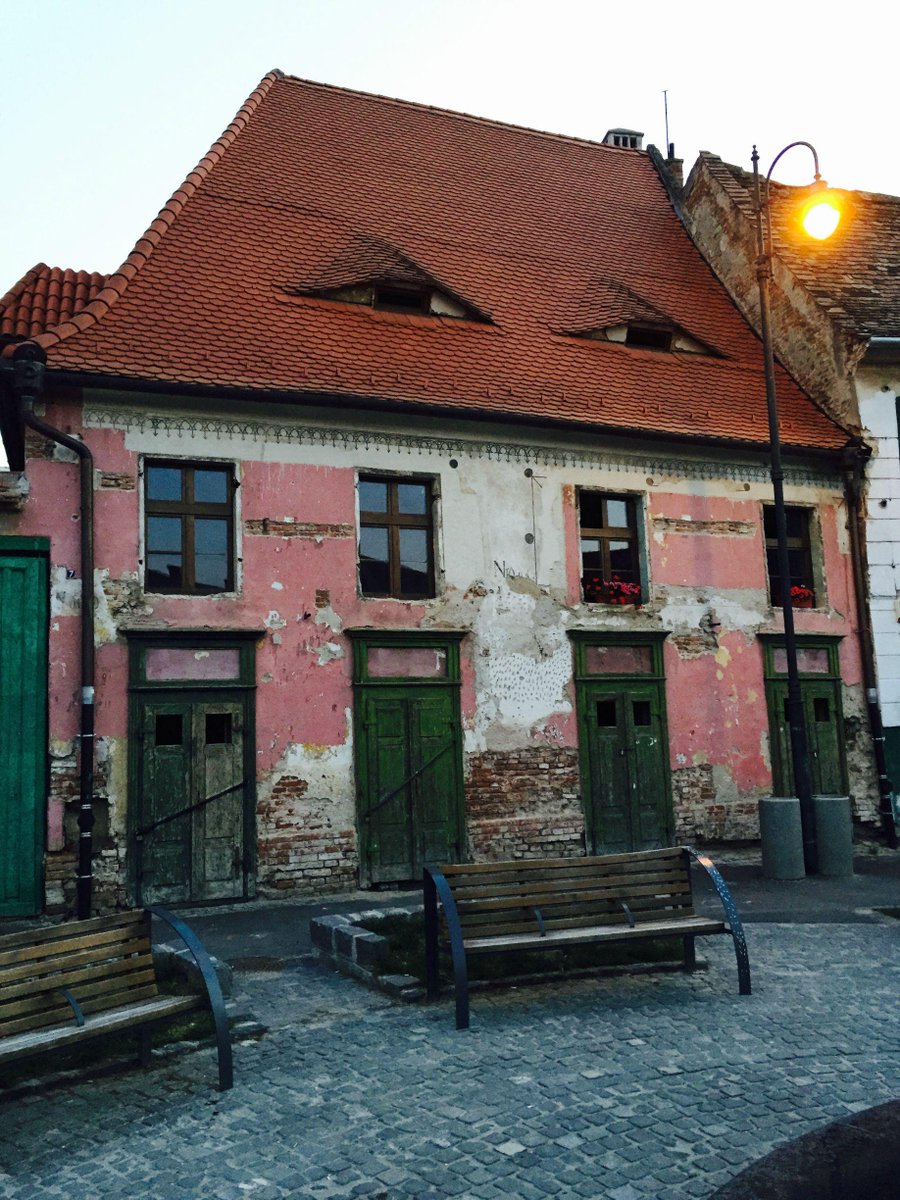 LateRooms's tweet photo. This suspicious house is looking very suspicious...
#FaceinPlaces http://t.co/3mJizffKc3