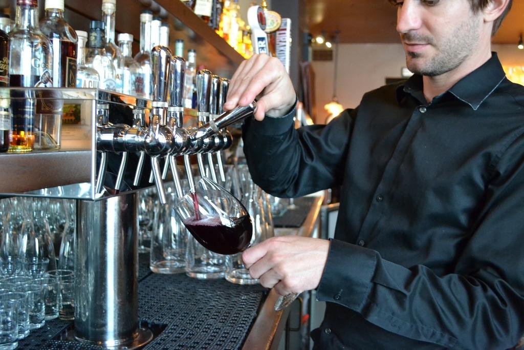 UncorkdMenus's tweet photo. RT @freeposinfo: Is Wine On Tap Worth It? http://t.co/jWm6qv8IhU http://t.co/E7gyan0LzG