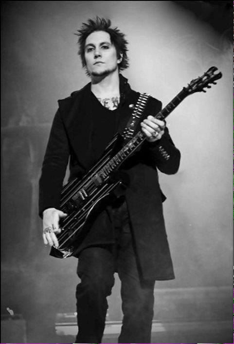 HAPPY BIRTHDAY SYNYSTER GATES YOU BEAUTIFUL MAN!! 