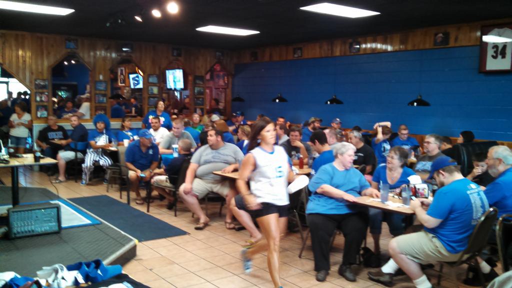 deanfig's tweet photo. @KySportsRadio at @SimplyTheBest1 Great crowd!!! http://t.co/OKxvHXzbPY