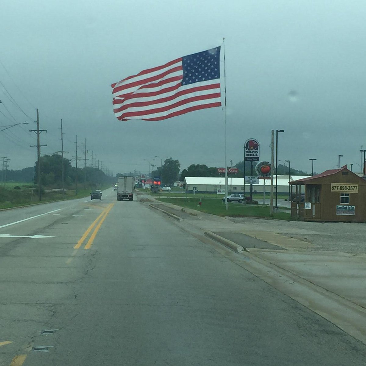 nancyburns4's tweet photo. Hey Watseka get a bigger flag! http://t.co/LKvqAtW7Vg