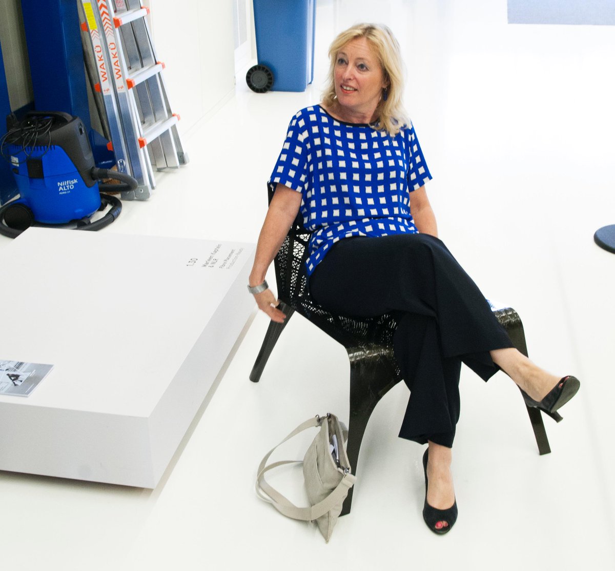 LabelBREED's tweet photo. @MinOCW Mrs. Bussemaker, visited @NLR_NL and admired Marleen Kaptein's Carbon Fibre chair designed for @LabelBREED http://t.co/pGSPkDhM54