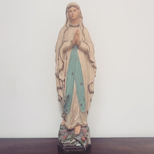 By vee_for_vintage Vintage Mary church statue 💘👑💘 #vinate #veeforvintage #statue #mary #mothermary #religiousfigure…