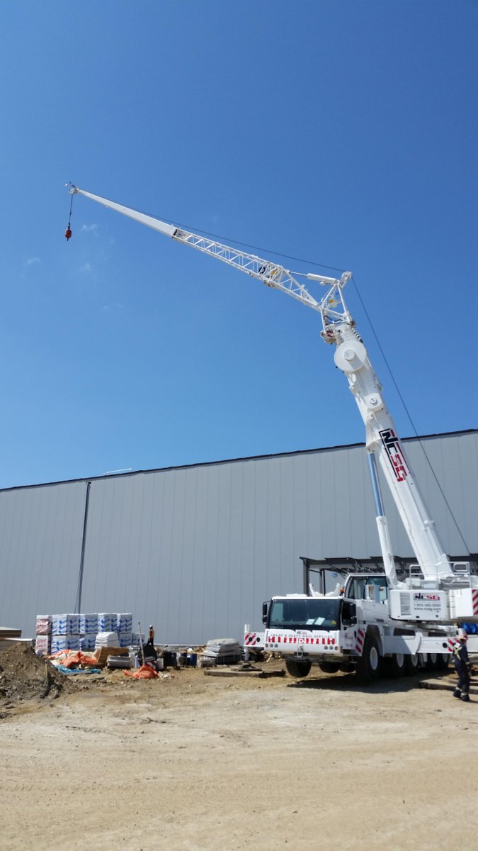 NCSGcrane_haul's tweet photo. #Liebherr #crane #LTM1200-5.1 executing a lift on south side of #Highway16X #Acheson.  http://t.co/wqogFshuDA DG http://t.co/oedU3eRctH