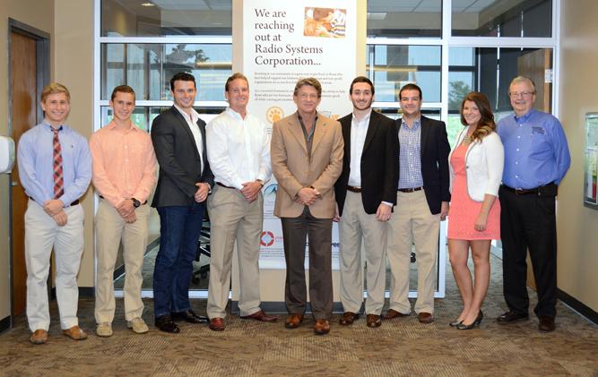 AndersonCEI's tweet image. Boyd winners meet w/ @CommishTNECD. Congrats to @RentiqueTruck @FunLProTech @RideCatalyst @MakeMeModern &amp;amp; @GuruSkins!