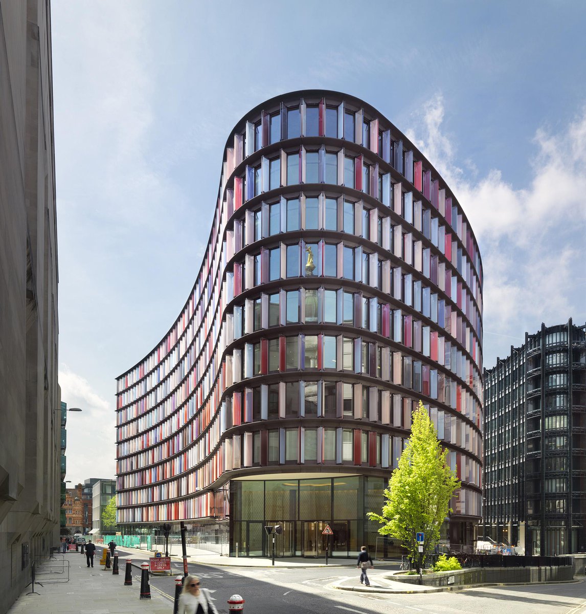 PhaidonAtlas's tweet photo. New Ludgate is the transformation of a London City block with generous new public spaces. http://t.co/NSlIvlEp7x http://t.co/V9teht6Jv3