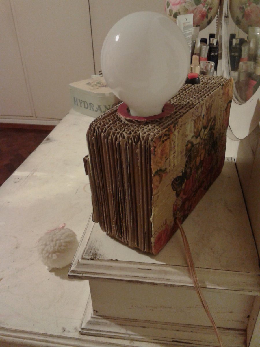 ArqBeGreen's tweet image. ECO VELADORES realizados en #carton ... #flashLamp #romantica #vintage  #ecologia  #Reciclar