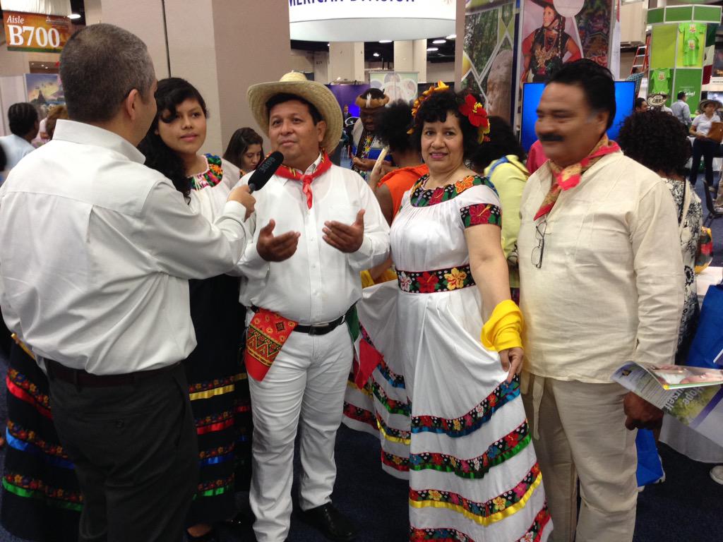 liljohnwashere's tweet photo. La Unión Interoceanica presente! Dando la entrevista a Ia DIA #GCSA15 #viveum http://t.co/0bnpIiElYo