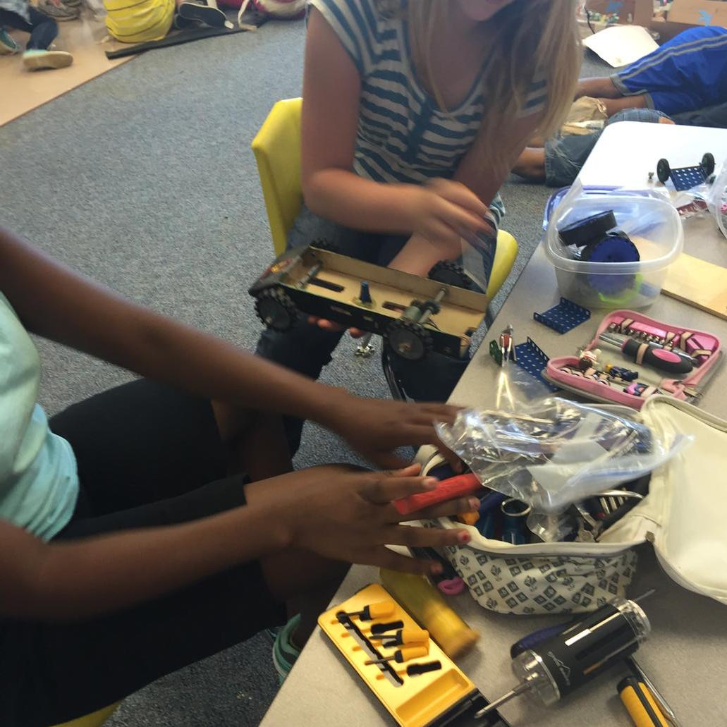 pammoran's tweet image. Soon to be an arduino programmed car #techgirls #acps @Stonerobelem #make2learn @rgonzalezmuniz