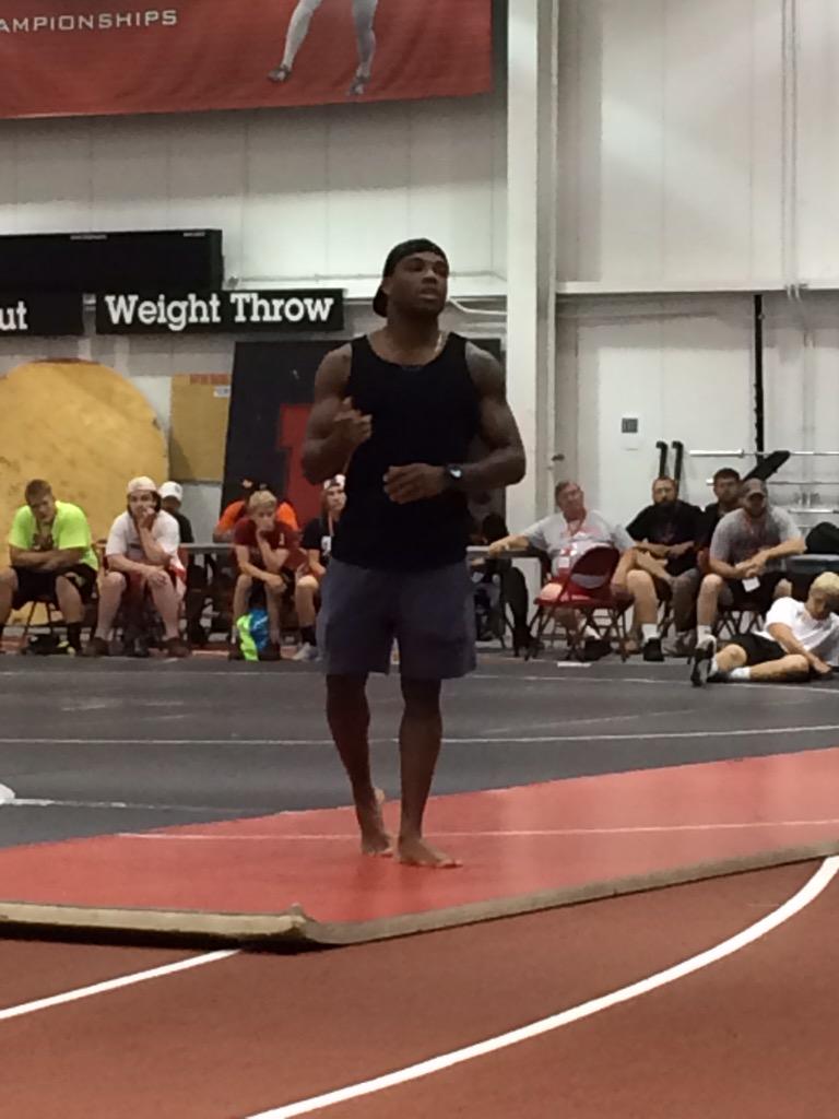 WaukeeWrestling's tweet photo. @alliseeisgold class act! Thank you for addressing our wrestlers! #CompetitorMindSet http://t.co/uGVXHkx2e6