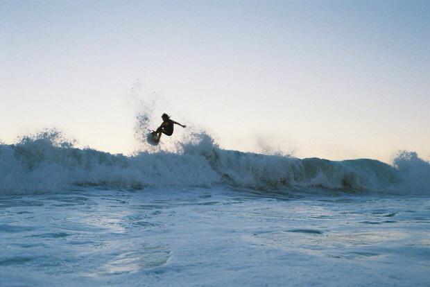 DavidGimenoA's tweet photo. Tu arte refleja la esencia de tu alma. Tom Brune, mar de amores.

http://t.co/mx9mhiQe5C

v/ @lamonomagazine #SurfART http://t.co/Iz6I9I7ekW