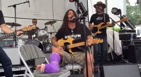 Complex Music (@complexmusic) on Twitter photo Dave Grohl covers <a href="/Neilyoung/">Neil Young</a>'s "Cinnamon Girl," continues to be coolest rock star alive: trib.al/VFSgmID Dave Grohl covers <a href="/Neilyoung/">Neil Young</a>'s "Cinnamon Girl," continues to be coolest rock star alive: trib.al/VFSgmID