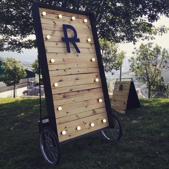 zuloark's tweet photo. Rótulo #handmade para #LaRibera de Bilbao. De momento lo dejamos en el #bbkLive @bilbaowaters @borjadopico http://t.co/OOVDUmOPSe