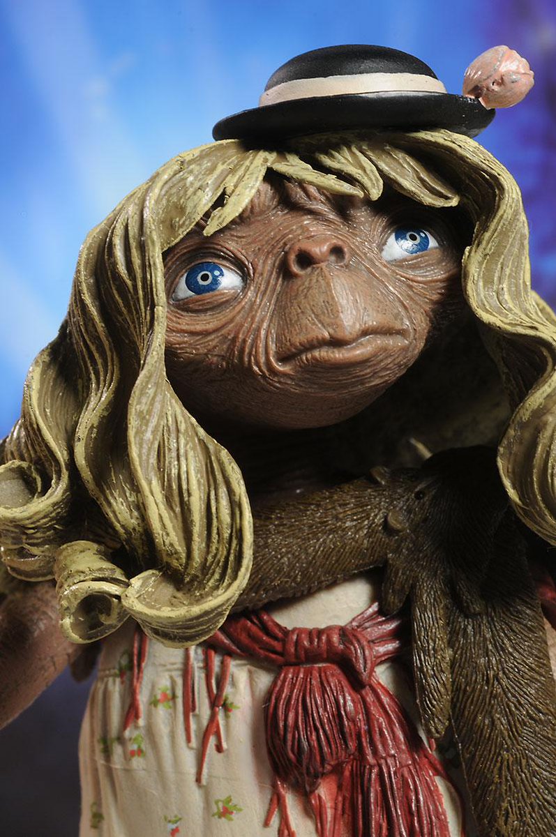 wtfav's tweet image. Woman ordered an Elsa-themed cake, but got E.T. with a wig instead. huff.to/1S3pDIk #wtf