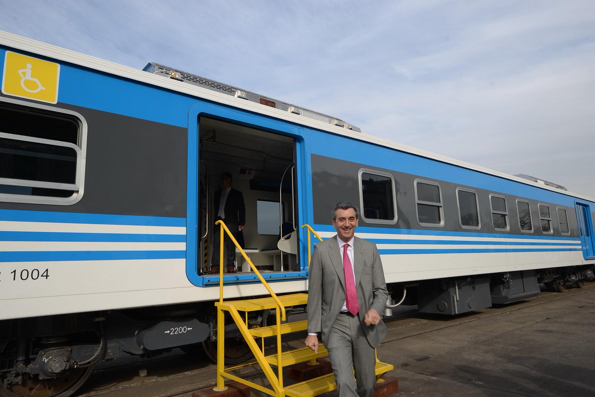 RandazzoF's tweet photo. Cumplimos con la palabra empeñada de poner en marcha el proceso de renovación más importante de los últimos 50 años. http://t.co/F0Y3XdJqLS