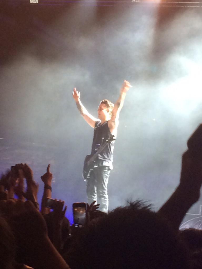 HAPPY 34th BIRTHDAY TO MY DEAREST SYNYSTER GATES .  