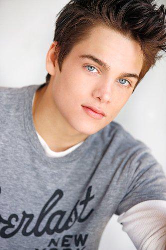 Happy Birthday Dylan Sprayberry!! 17 Jahre!! 