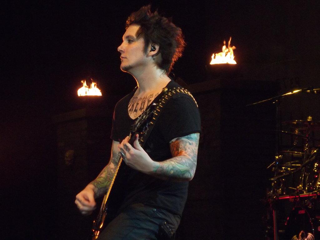 Happy Birthday to this mother fucking insperation known as Brian Haner Jr! (Synyster Gates!) 