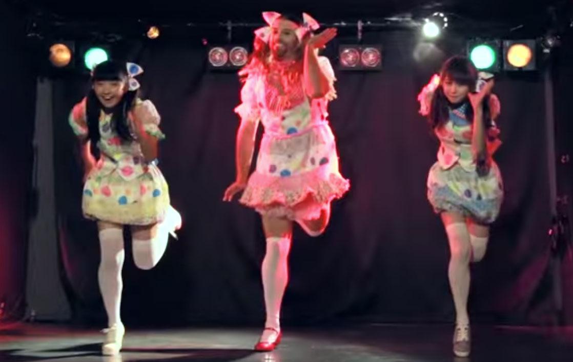 Music Video of the Day: J-Pop Metal Band Ladybaby Sings About Japanese Pastries thedailywh.at/2015/07/music-…