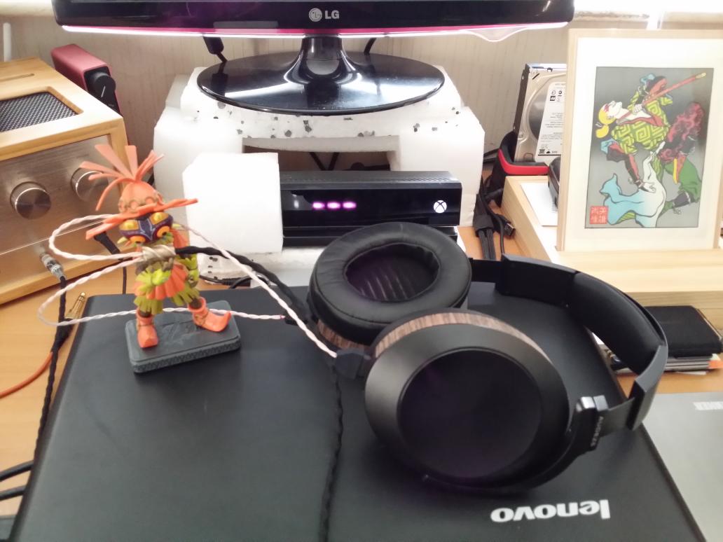 theoneinyellow's tweet photo. @HarmonyAnnHicks @MikeMercer
 Alright, this is me right now (with @ifi_audio #Stereo50, @SubPac S2, @dhc_audio) d^_^b http://t.co/SpGxPb1aZi