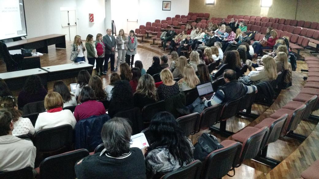 GerFCapriotti's tweet photo. Docentes en prevención -Encuentro de Inspectores Regiones12y13 @BAeducacion @noradelucia @JefatSanNicolas @noraurriza http://t.co/QXjmwLElpl