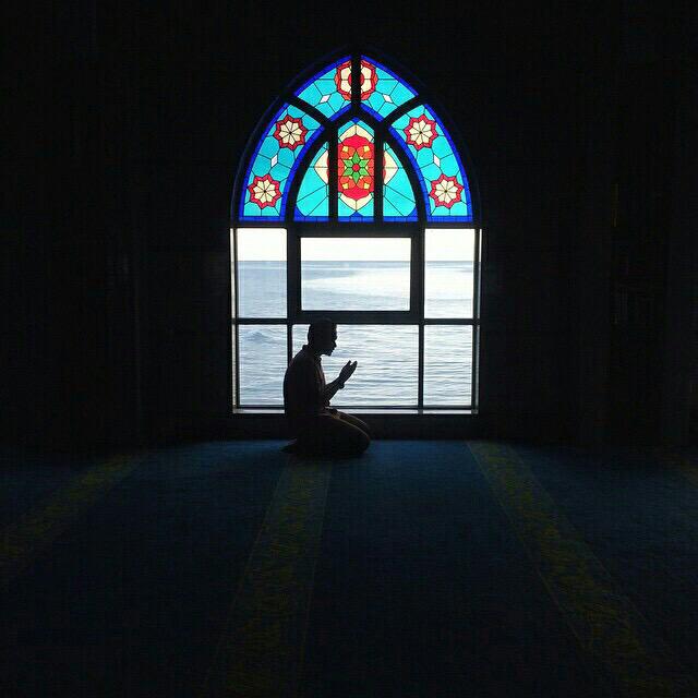 ensjam_alarwah's tweet photo. #ليلة_القدر
صلّ.. فإن تعبت فاقرأ القرآن،فإن اجهدت فسبح..فإن فرغت فادعُ،فإن قرب الفجر فاستغفر الله إنه كان غفارا. http://t.co/qNkIdjlJmU